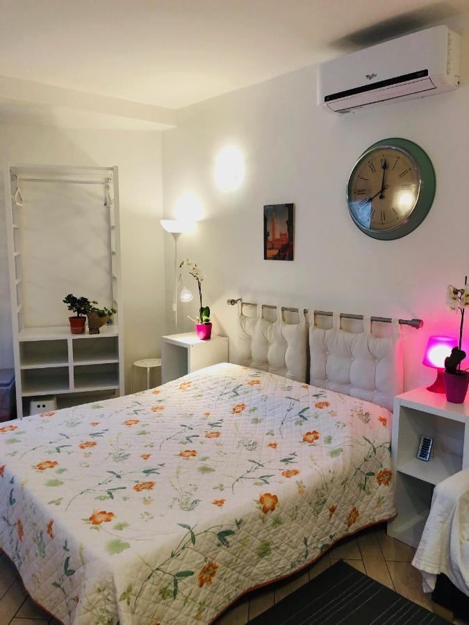 La Dolce Vita Studio With Free Private Parking Siena Exterior photo